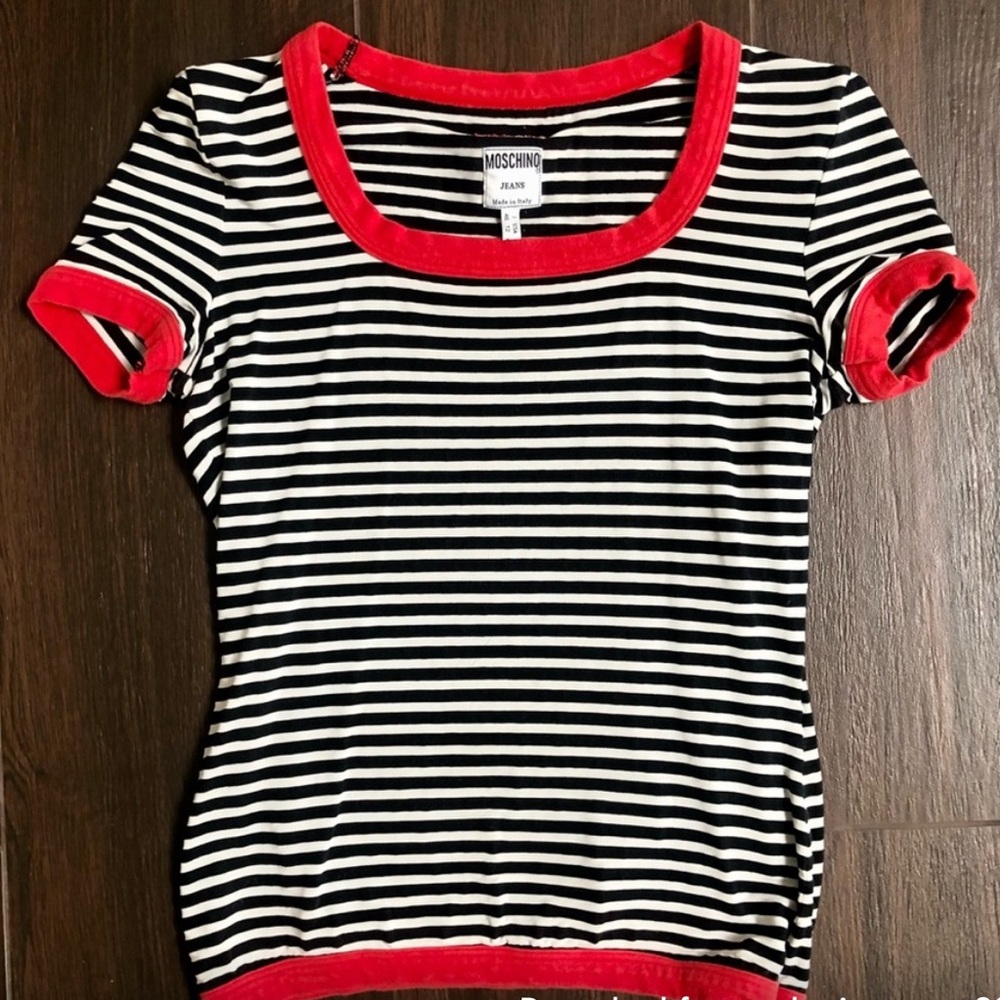 Moschino Short Sleeved Top ❤️